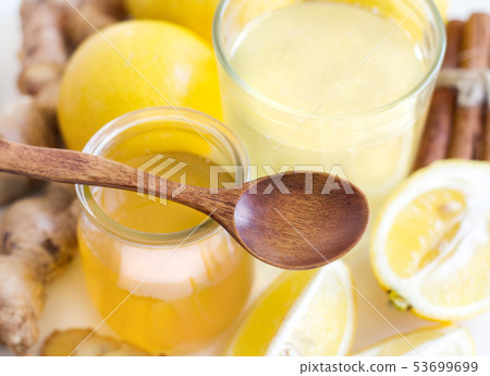 Honey, lemon and ginger tonic 53699699