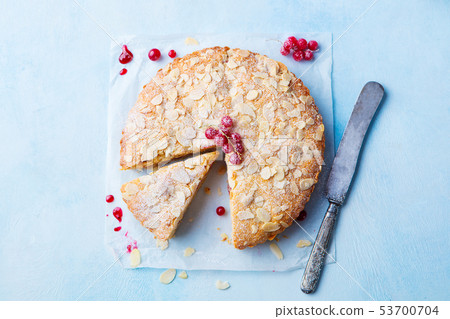 Almond and raspberry cake, Bakewell tart. Traditional British pastry. Top view. Copy space. 53700704