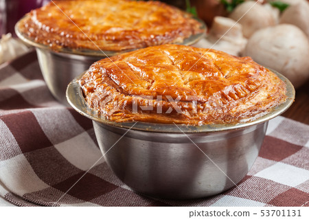 Fresh beef stew pie 53701131