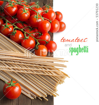 Spaghetti and tomatoes 53701230