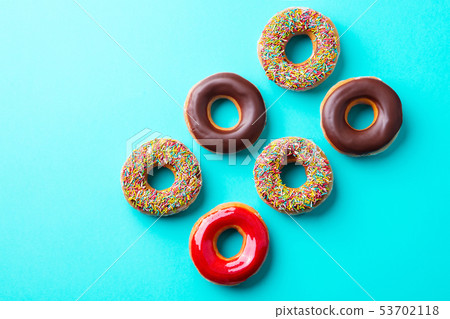 Assortment of donuts on blue background. Copy space. Top view. 53702118