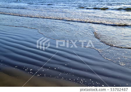 日落海灘和波浪 日落海灘和波浪 53702487