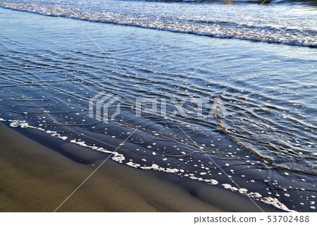 日落海灘和波浪 53702488