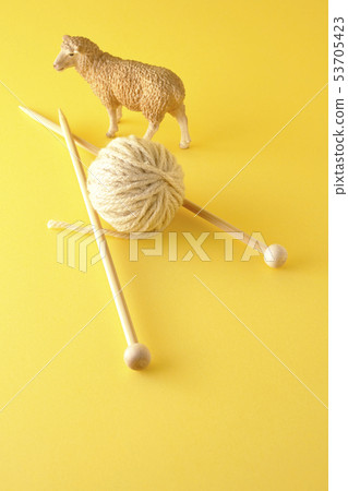 Hand-knitting 53705423