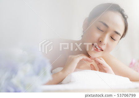 女人埃斯特度假村 53706799