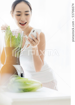 Female healthy 53706874