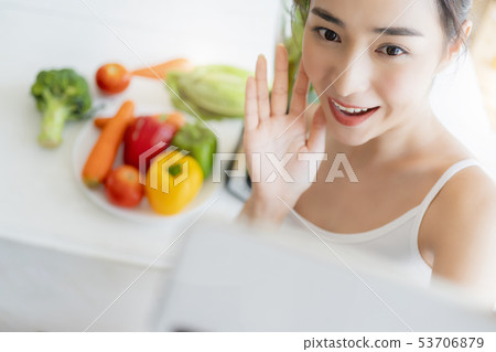 Female healthy Female healthy 53706879