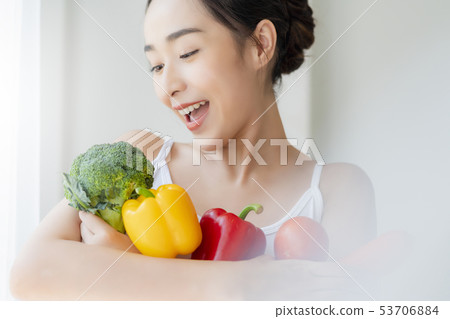 Female healthy 53706884