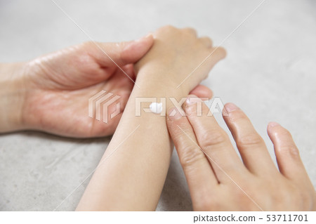 孩子的皮膚護理 53711701