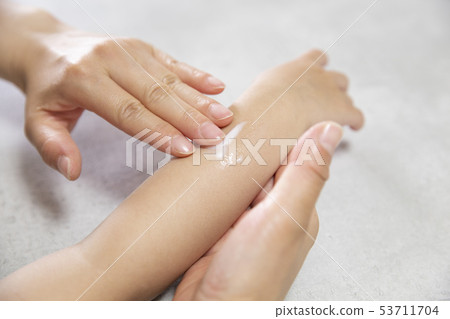 Child's skin care 53711704