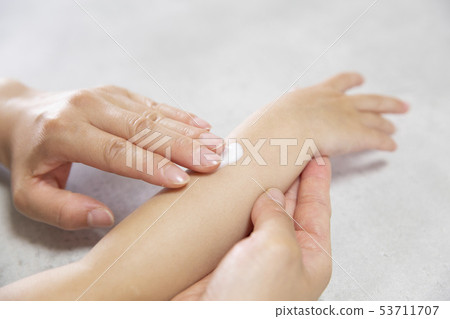 Child's skin care 53711707