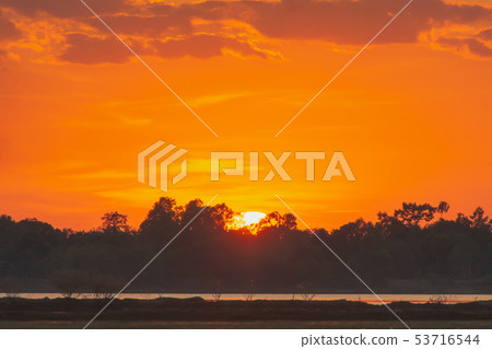 Sunset in the lake. beautiful sunset behind the 53716544