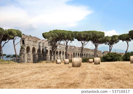 Roman aqueduct 53718817