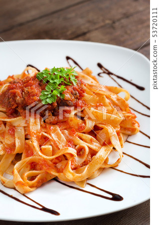 Tagliatelle with bolognese sauce 53720111