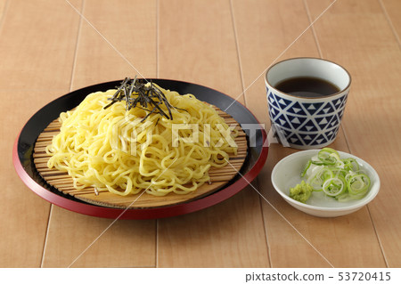 Bamboo grass 53720415