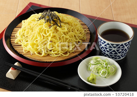 Bamboo grass 53720418