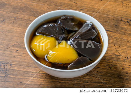 Taiwanese herbal medicine black jelly Licorice black jelly Taiwanese dessert 53723672