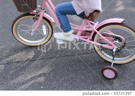 Bicycle (spring clothes girl Japanese kindergarten 3 years old practice training portrait copy space children) 53725397