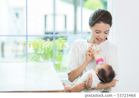 寶寶喝牛奶 寶寶喝牛奶 53725468