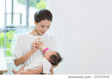 寶寶喝牛奶 寶寶喝牛奶 53725470