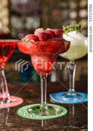 cocktails in the bar 53727098