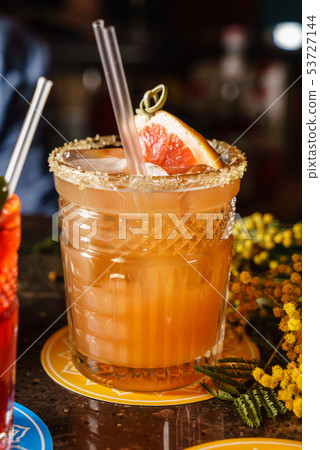 cocktails in the bar 53727144