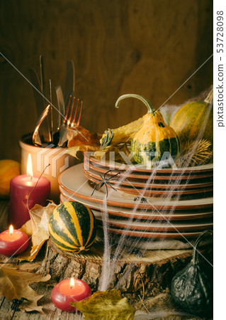 Halloween table setting with decoration Halloween table setting with decoration 53728098