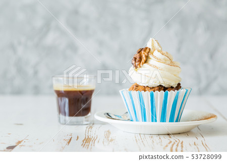 Carrot cake cupcakes with butter cream frosting Carrot cake cupcakes with butter cream frosting 53728099
