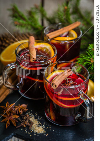 Mulled wine in glass cups Mulled wine in glass cups 53728216