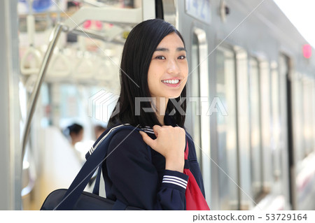 High school girl photography cooperation getting off the train "Keio Electric Railway Co., Ltd." 53729164