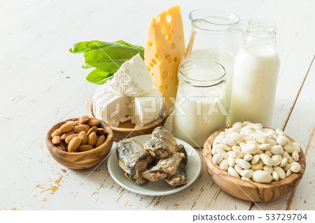 Selection of food that is rich in calcium 53729704