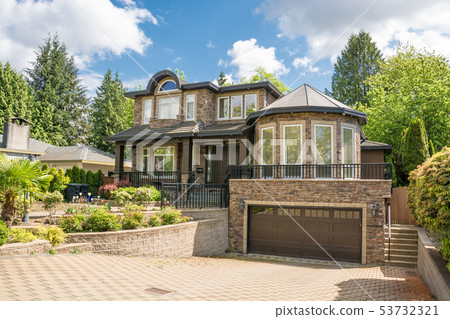 High end family home with rotunda above double garage 53732321