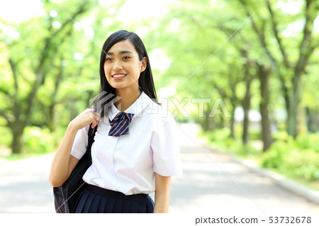 新鮮的綠色和學校的女孩 新鮮的綠色和學校的女孩 53732678