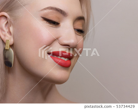 Close-up portrait of a beauty woman with straight 53734429