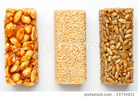 Grain granola bar with peanuts, sesame and seeds 53734831