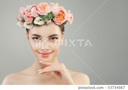 Pretty spa woman with clear skin  53734867