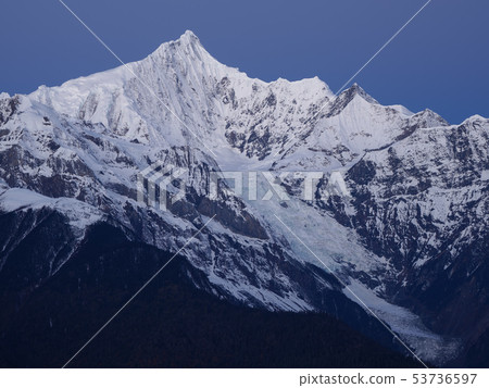 Yunnan Province Tokuan Umeli Snow Mountain Dawn Meili Snow Mountain in the morning 53736597