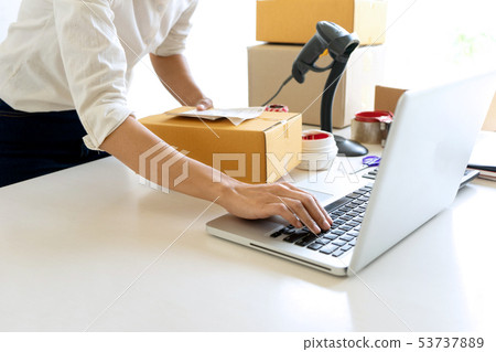 Small business Worker  delivery 53737889