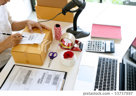 Small business Worker  delivery 53737897
