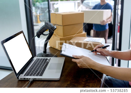 staff work together delivery the box 53738285