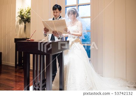 結婚證書的誓言在婚禮的 53742132