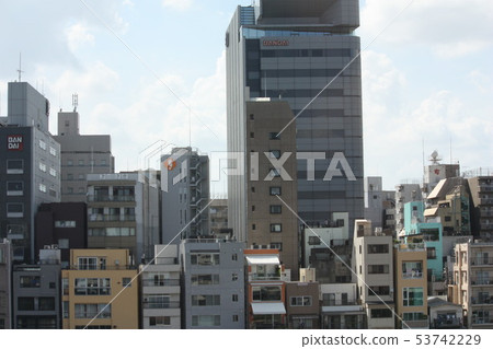 東京的許多建築物 東京的許多建築物 53742229