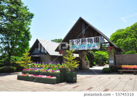 Yokohama Kanazawa Nature Park (Kanazawa Zoo) Main gate and fresh greenery Yokohama Kanazawa Nature Park (Kanazawa Zoo) Main gate and fresh greenery 53745310