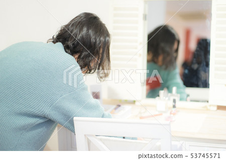 Woman doing makeup on the dressing table Woman doing makeup on the dressing table 53745571