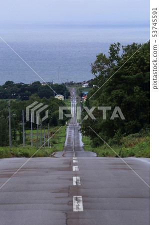 通往大海的北海道斜里路（夏季） 53745591