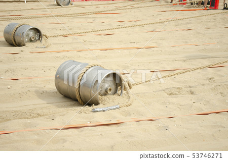 Sports competition with a barrel and a rope on the Sports competition with a barrel and a rope on the 53746271