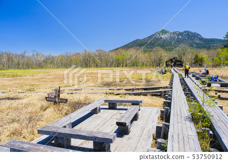 Ryugu Crossroads, mountain hut and Mt. 53750912