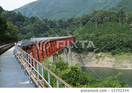 Oigawa鐵路Ikawa線Apt火車彩虹橋 Oigawa鐵路Ikawa線Apt火車彩虹橋 53752354