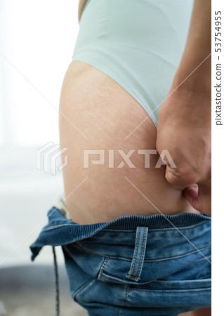 女性換衣服 53754955