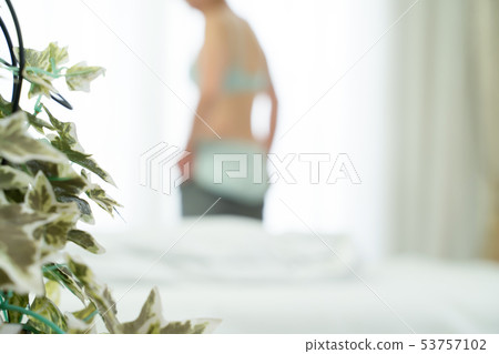 女性換衣服 女性換衣服 53757102